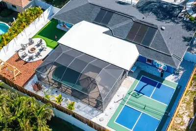 Image de New Heated Pool, Pickleball/Basketball, Sauna, Fire Pit, Outdoor Kitchen