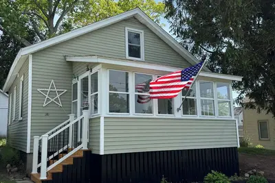 Image de New this summer! Sunny beach house in Point O' Woods with stunning water views!