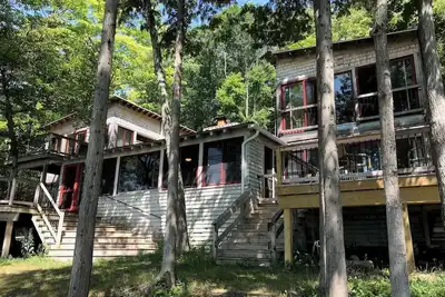 Image de Charlevoix Bell House- Lakefront Northwoods cottage with private beach