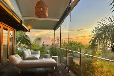 Image de Unique Beachside Treetop House Overlooking Noosa National Park for Epic Sunsets.