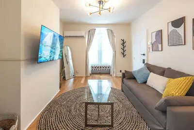 Image de Chic & Comfortable 1 bed apt with Parking. Walking distance Jsq path. Sleeps 4.