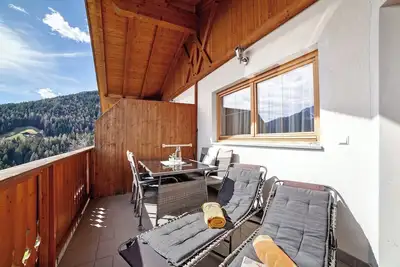 Image de Appartement \"Zeppenhof\" avec vue sur les montagnes, terrasse privée et Wi-Fi