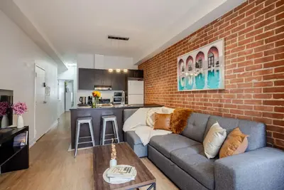 Image de Central 2bdr Condo on Bishop-Vibe Central Mtl