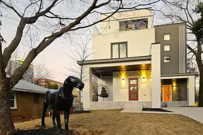 Image de Veranda with skyline views
