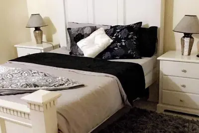 Image de 2 Bed-2 bath-AirCon-Parking-Old Harbour Nhv 3