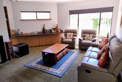 Image de Coastal retreat in Secret Harbour\n\nNice way to relax with all amenities.