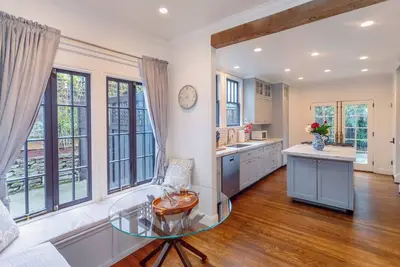 Image de Historic Tudor Estate Home near San Francisco Uc Berkeley