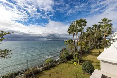 Image de Apartment on the beachfront in Estepona,