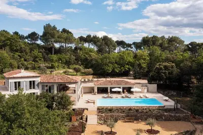 Image de Luxurious 6-bedroom villa with large pool, cinema & home gym in lovely Cotignac