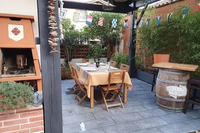 Image de charmante Toulousaine avec piscine