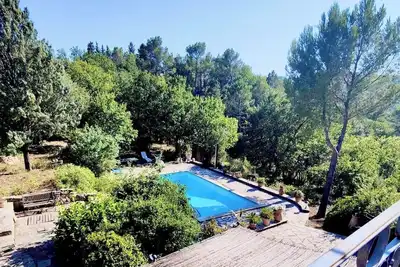 Maison 12/13 pers. Piscine. Varages Haut Var