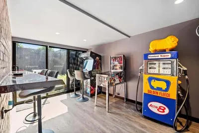 Spacious Villa for 7 in Frankston with Gaming Room