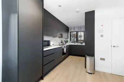 Image de Modern 4 Bedroom House 03 With Parking in Farnham Royal, Slough