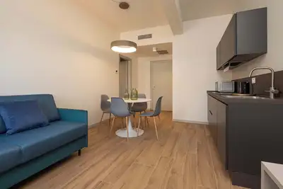 MuBra Apartments - Unit 301