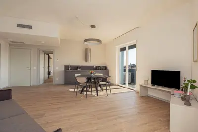 MuBra Apartments - Unit 303