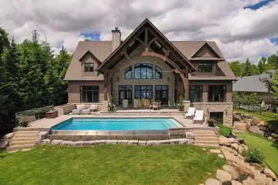 Image de Luxury Cottage on Lake Simcoe & Pool - 1 Hr to Toronto; Mins to Skiing & Golf