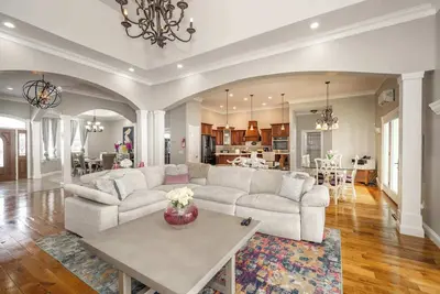 Image de The Bishops Manor, Stay for 10!