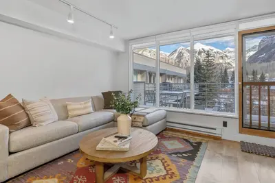 Image de The High Life: Mountains & Main