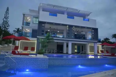 12br DeLuxe Villa: Infinity Pool, Jacuzzi, Billiard & Bar