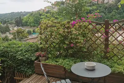 Image de Joli appartement  avec vue sur le village de Biot