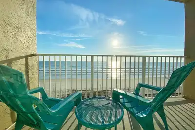 Image de New Gorgeous Ocean Front Studio Private Balcony!