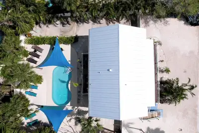 Image de Pets Stay Free! ! Heated Pool 1. 5 Blocks from Beach Good for Couples or Families