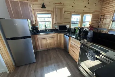Image de Cozy cabin in charming Logan with Ac, WiFi, Hot tub, Firepit