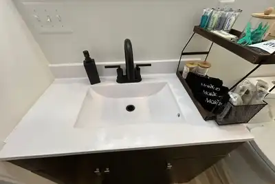 Image de Charming 2-bedroom cabin with Ac, WiFi, hot tub, and firepit in beautiful Logan