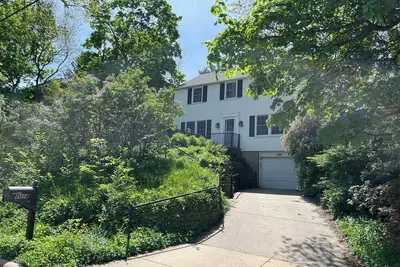 Image de 3 bedroom home in Shorewood Hills. Excellent location!