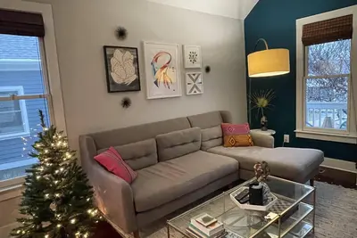 Image de Charming 2-bedroom renovated historic home in downtown Raleigh.
