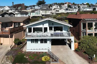 Image de Amazing Beach House with Views. 31 days+ rental.