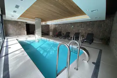 Image de Coastal apartment, steps from the beach. Heated swimming pool, jacuzzi and patio