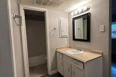 Image de 1512 Annex Avenue : Semi furnished apartment