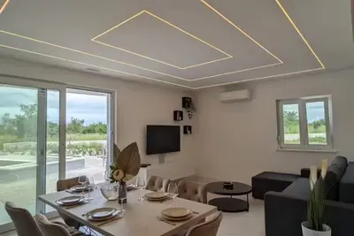 Image de Golden Apartment – A Luxe Hideaway of Elegance & Comfort