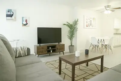 Image de Cozy 2bedroom Townhouse, close to Beach - Sleeps 8