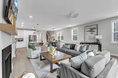 Image de Modern Luxury & Prime Location-New Townhome in North Hills