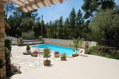 Image de Villa de vacances à Bagnols-sur-Cèze, Gard, piscine privée, pool house, animaux admis (1).