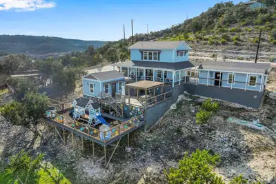 Image de The Ultimate Lake House Getaway! !