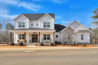 Image de Spacious 5-bedroom house on a private pond just 10 miles from Augusta National