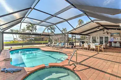 Image de Villa River Dream - 4 bed/3bath right on the river in Cape Coral!