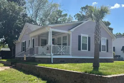 Image de \"Bess\" in Park Circle, North Charleston\n Family Friendly