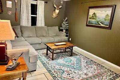 Image de White River Lodge. 1 mile to White River and five miles north of Hurricane Wma