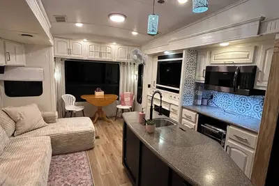 Image de Cozy Rv in Nederland with Ac, WiFi