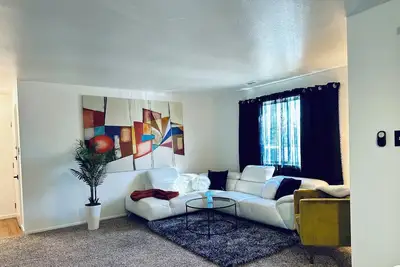 Image de Cozy 2-bedroom condo with Ac, nestled in South Salt Lake City.