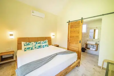 9br Villa: Outdoor Jacuzzi, Billiard & Bbq Near the Beach