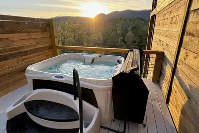 Image de Rustic Ellijay Cabin Private Hot Tub Scenic Mountain View’s-close to Blue Ridge