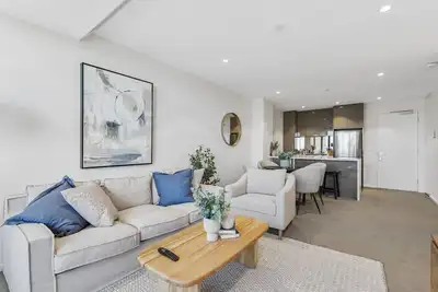 Image de Elegant 2-Bed Apartment with Balcony & City Views