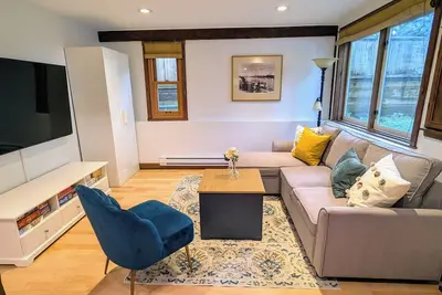 Image de Charming Heritage Suite in Central Mt. Pleasant
