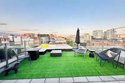 Image de Stylish downtown penthouse with private rooftop patio and stunning views