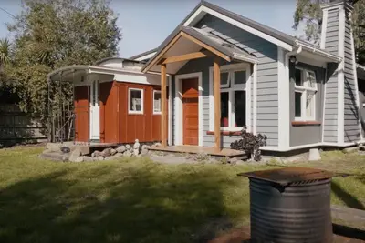 Image de The perfect Weekender! Funky beach house made up of a 1900's Railway Carriage.